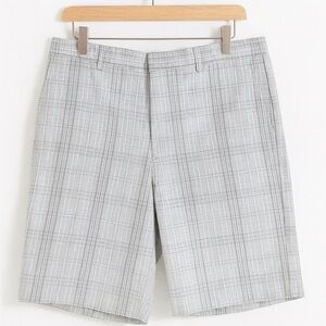 Docker's Men's Size 34 Flat-Front Gray and White Plaid Shorts. 10.5" Inseam